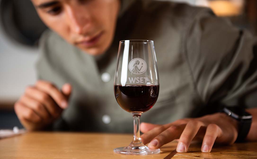 Assessing a red wine